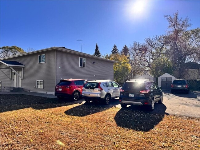 Building Photo - 810 16th St S