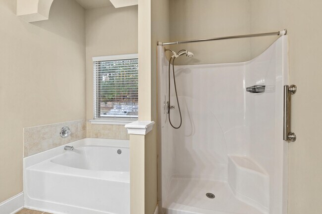 Building Photo - 1023 Iris Glen Dr