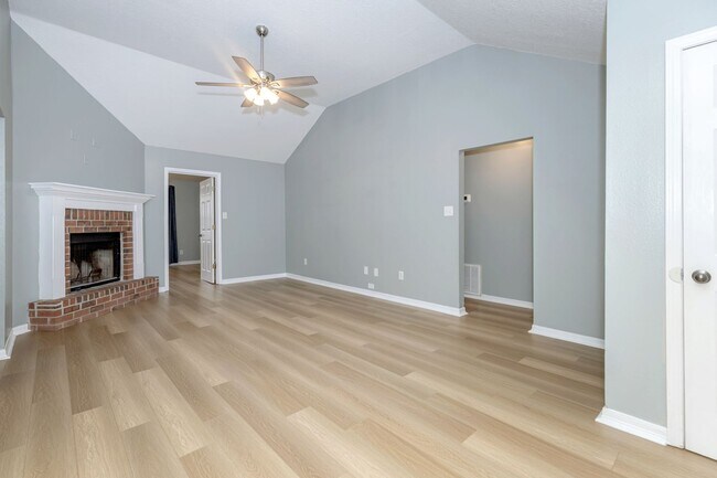 Building Photo - 602 Ronda Ln