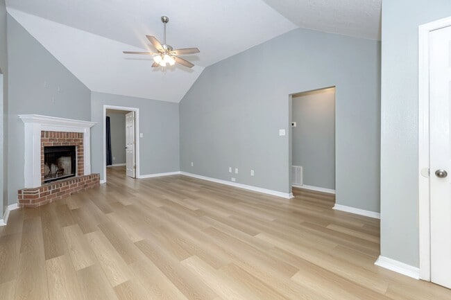 Building Photo - Freshly Renovated Rental Property