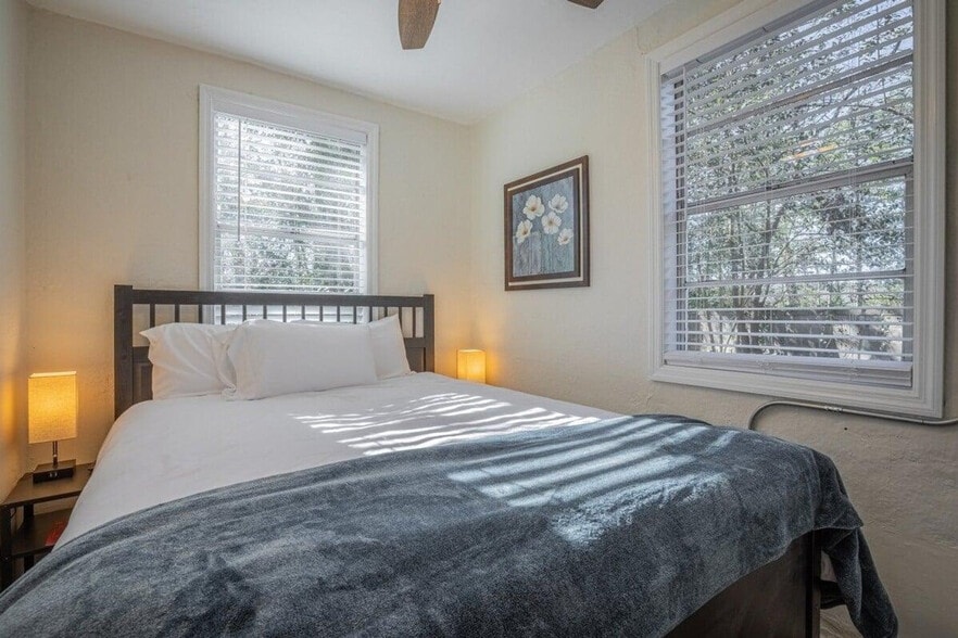 Building Photo - 838 Bobbin Mill Rd