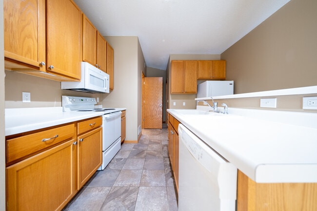 Building Photo - 2750 Mallard Dr