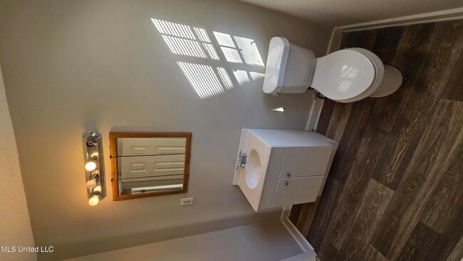 Building Photo - 512 Woodward Ave