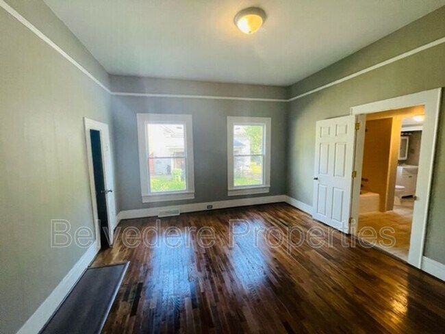 Building Photo - 211 W 7th Ave