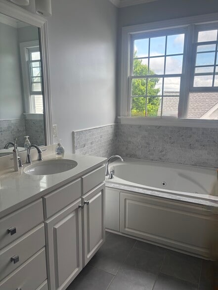 Building Photo - 507 Highgrove Dr