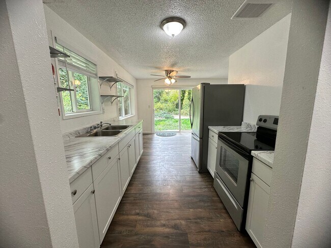Building Photo - ZAGY Gig Harbor 10 (6311/13)