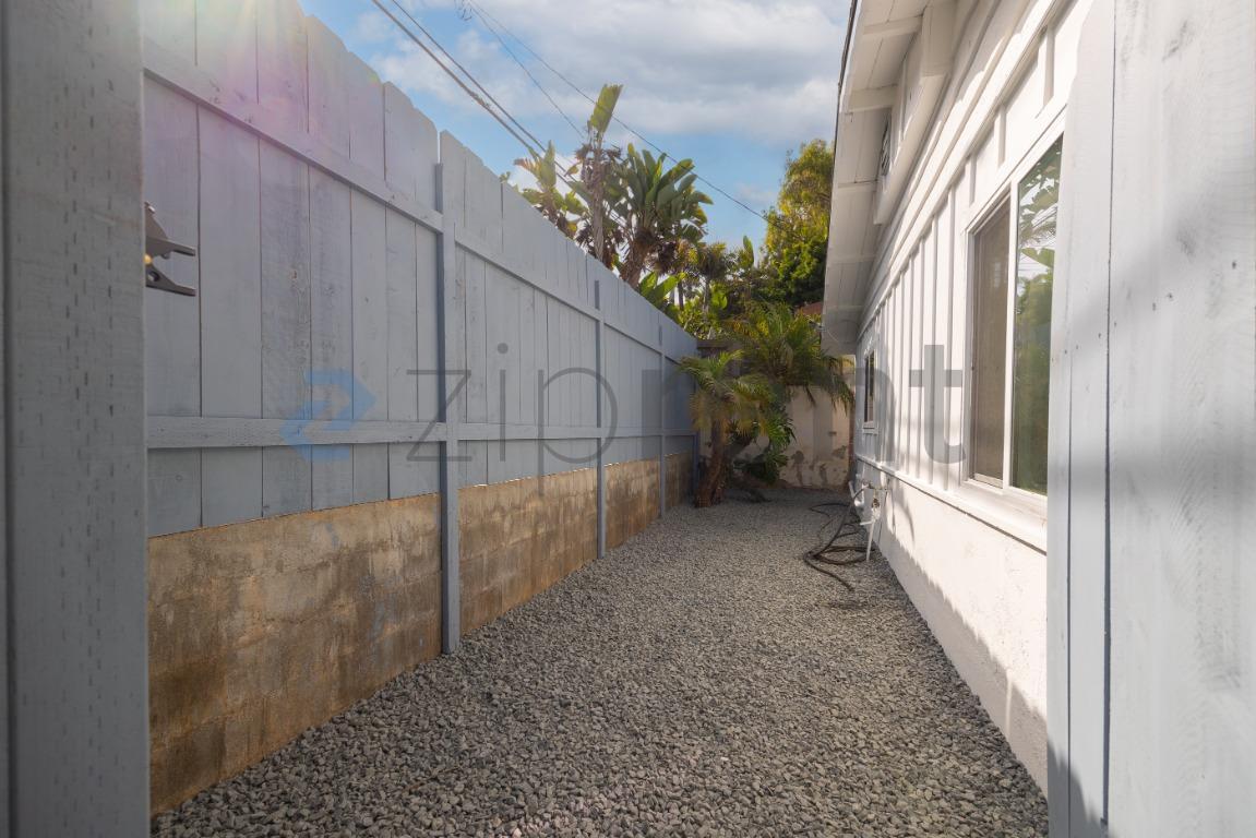 Building Photo - Unit