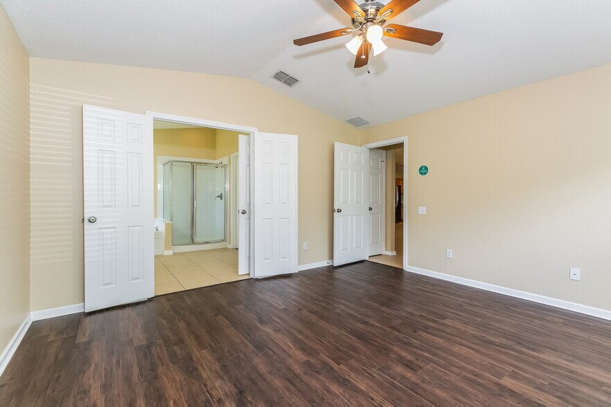 Building Photo - 2350 Meadow Oak Cir