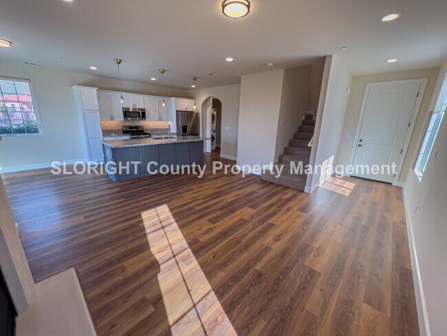 Building Photo - LEASE PENDING- Beautiful Home with Views in Toscano Neighborhood - 3 Bed / 2.5 Bath