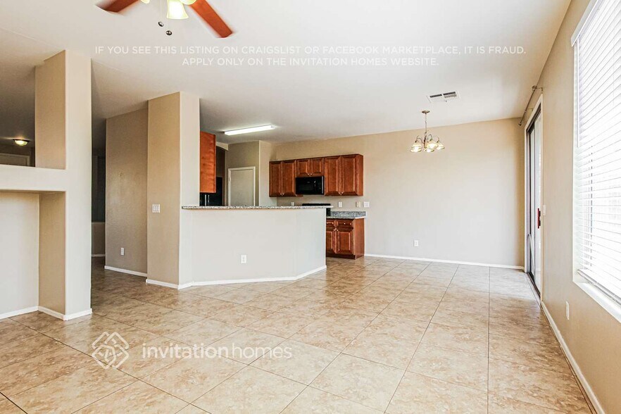Building Photo - 14921 W Lisbon Ln