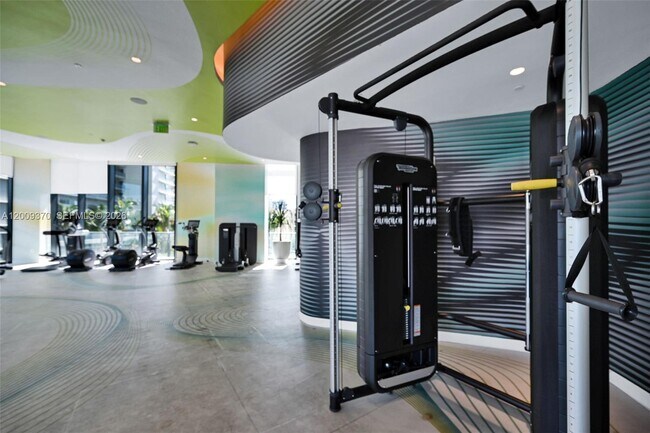 Building Photo - 501 NE 31st St