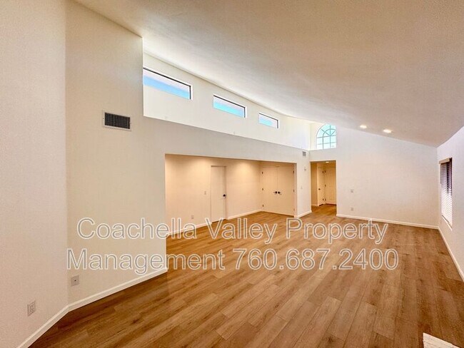 Building Photo - 41595 Navarre Ct