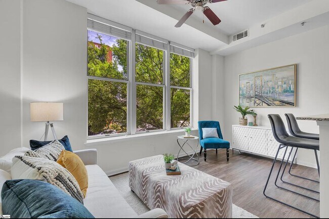 Building Photo - COMING SOON! Fully Furnished Condo