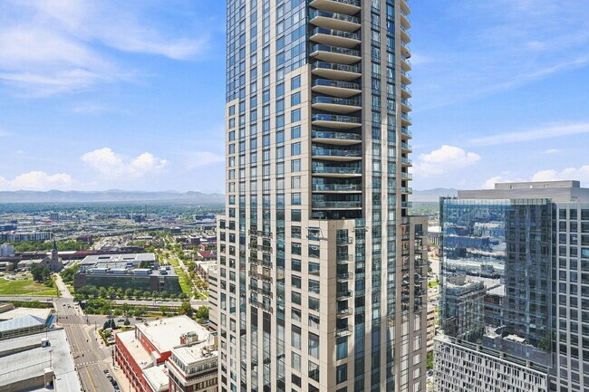 Building Photo - $1,395.95 - 1 Bed, 1 Bath Condo in Downtown Denver with Central AC, and Building amenities.