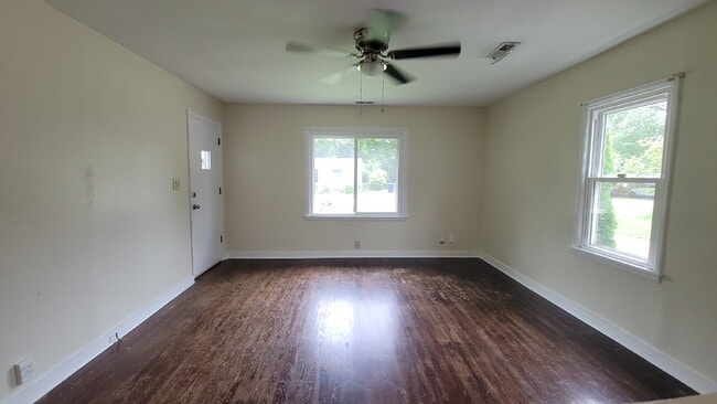 Building Photo - "5 points area 2-Bedroom Huntsville Home w...