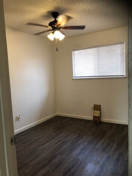 Building Photo - 2514 W Hemlock Ct