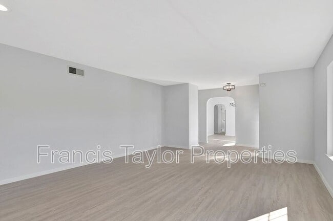 Building Photo - 16303 Avenida Florencia