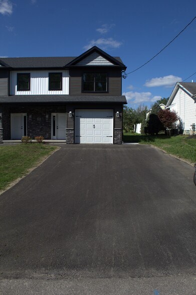 Building Photo - 4266 Greenfield Pkwy
