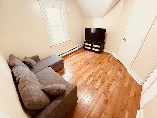 Building Photo - 117 Lloyd St