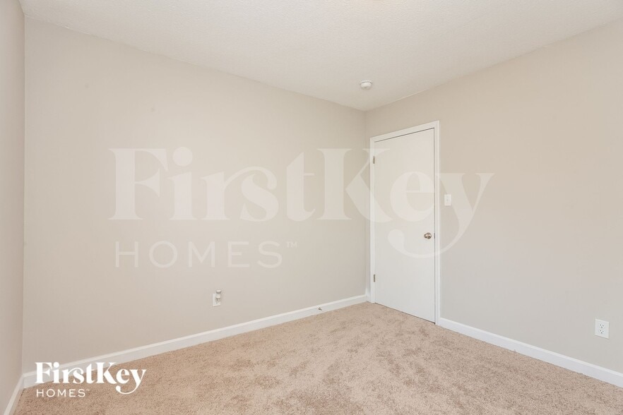 Building Photo - 3625 Somerset Dr