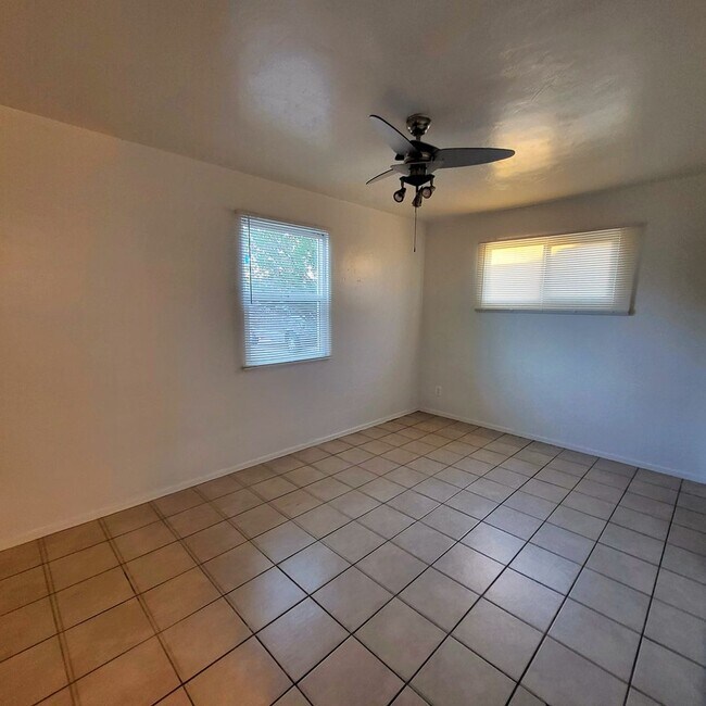 Building Photo - AFFORDABLE HOME IN PHOENIX JUST EAST OF DO...
