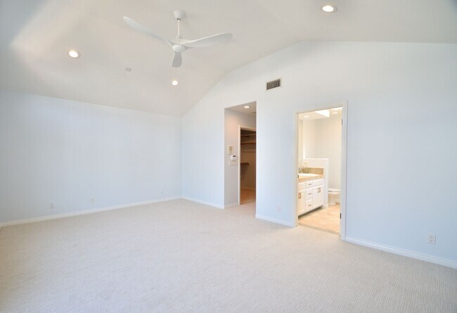 Building Photo - 3 Bed 2.5 Bath Home.