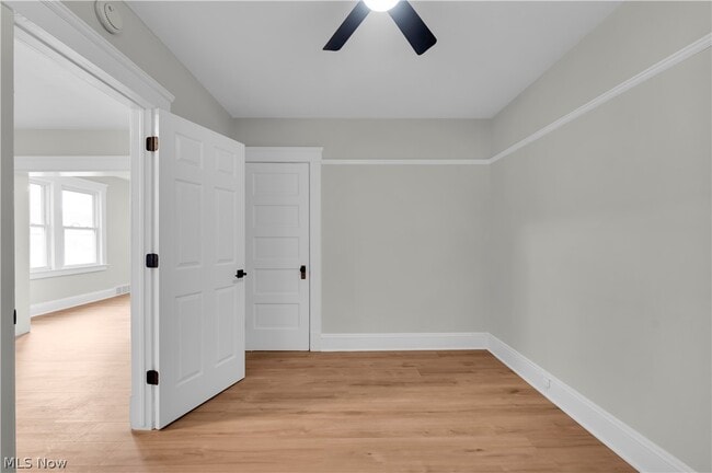 Building Photo - 1330 W 67th St