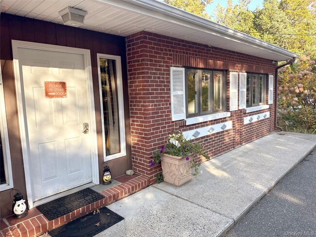 Building Photo - 140 Berg Ave