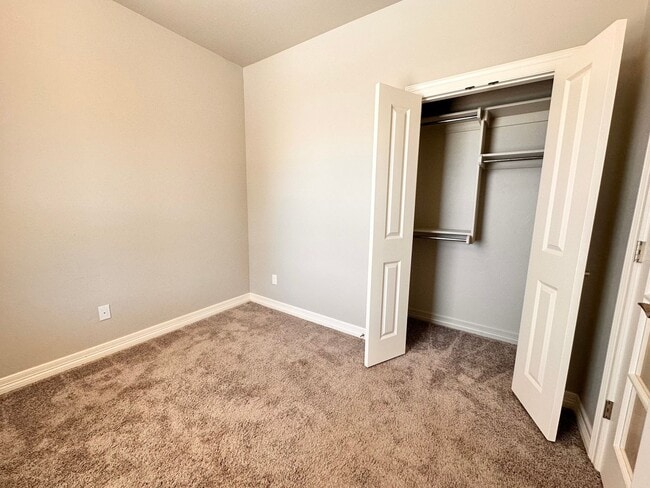 Building Photo - Spacious 4-Bedroom Home with Pool in Yukon