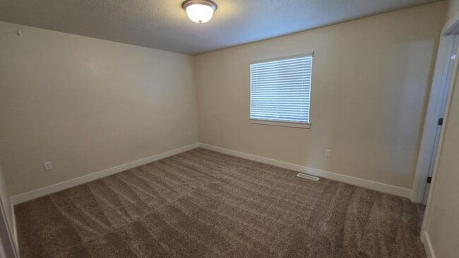 Building Photo - 1108 W 600 S