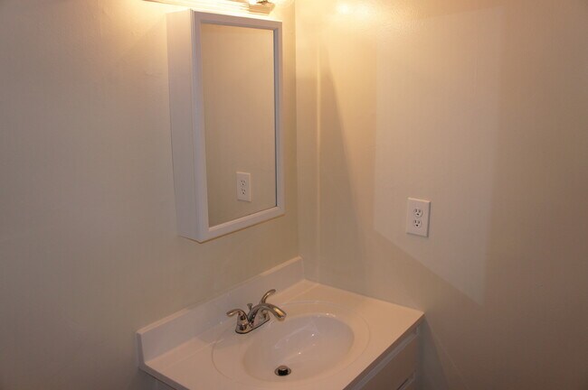 Building Photo - 4760 NW 24th Ct