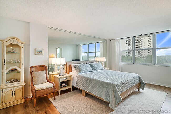 Building Photo - 2121 N Ocean Blvd