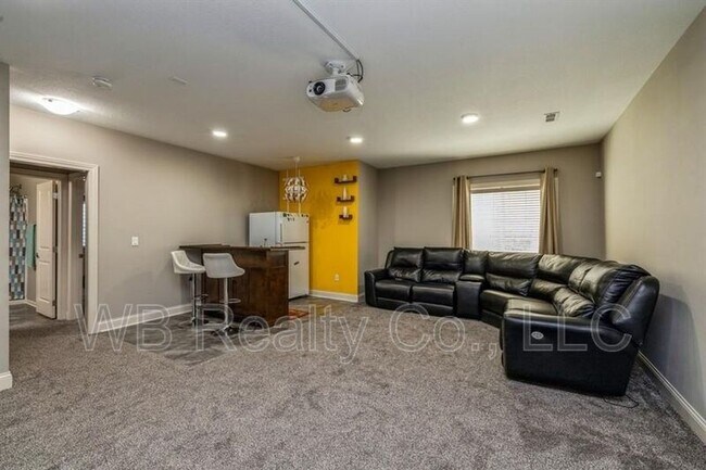 Building Photo - 9366 Primo Ln