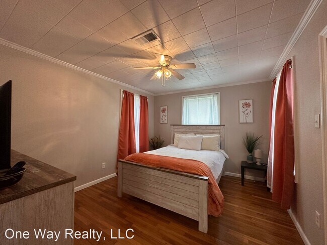 Building Photo - 3 br, 1.5 bath House - 3714 Yale Street