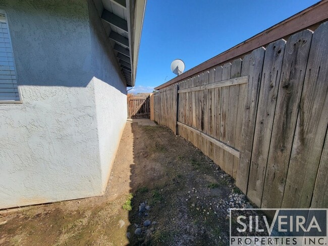 Building Photo - Charming 3 bed 2 bath home in Santa Maria