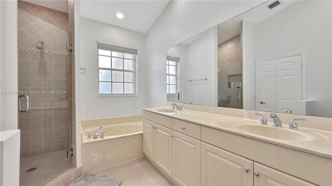 Building Photo - 3387 Lakeside Dr