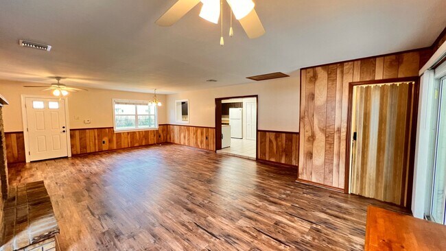 Building Photo - Modern Comfort Meets Prime Location – Spac...