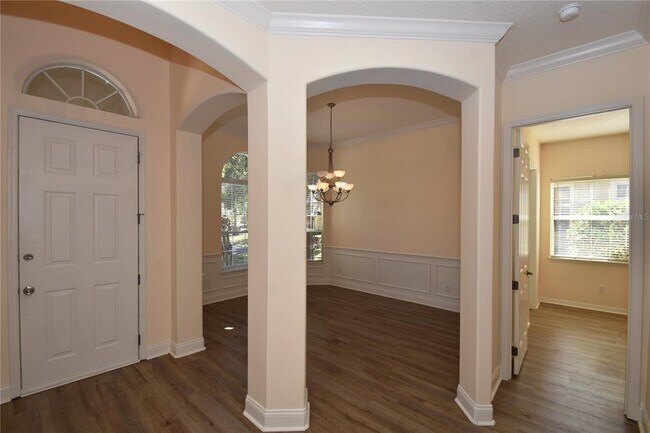 Building Photo - 17 N Village Dr