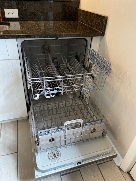 Building Photo - 1503 Ellington Sq