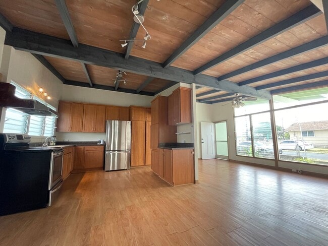 Building Photo - SINGLE FAMILY HOME IN KAILUA