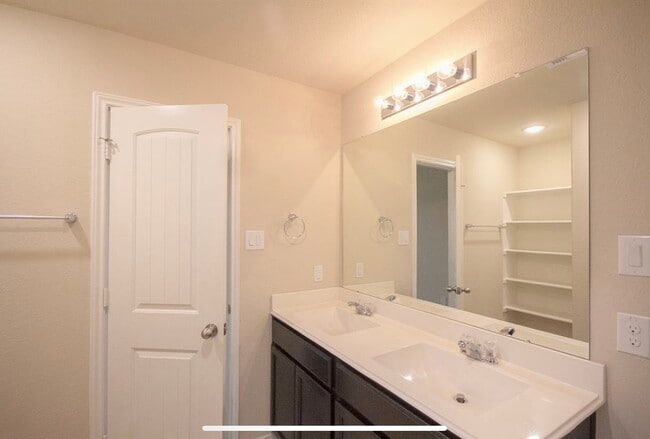 Building Photo - 17603 Rose Summit Ln
