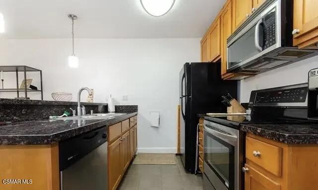 Building Photo - 10982 Roebling Ave