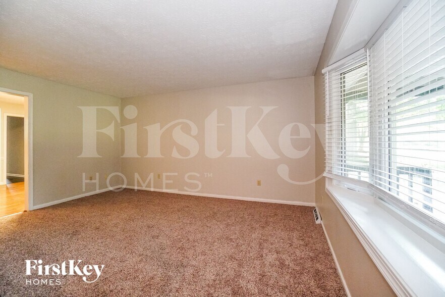 Building Photo - 284 Bristol Dr SW