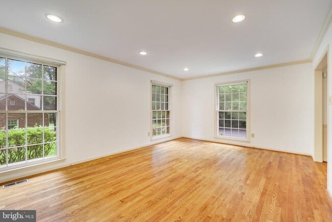 Building Photo - 1427 Laurel Hill Rd