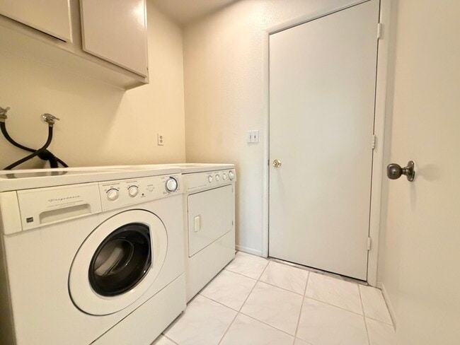 Building Photo - Carry Over Showing: This property has been shown before and will be rented to the first most qual...