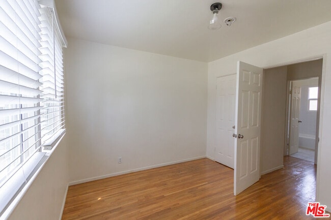 Building Photo - 2598 Amherst Ave