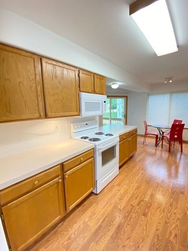 Building Photo - Large 3 Bedroom, 2.5 Bath Townhome with 2 car attached garage in Northwest Loveland, CO