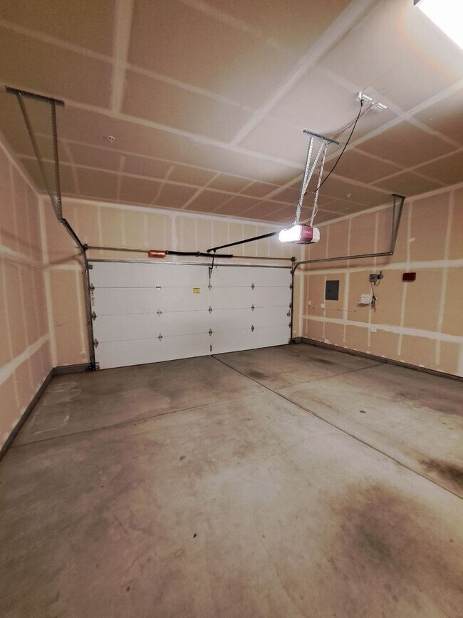 Building Photo - Beautiful 4 Bedroom Home In Clovis!