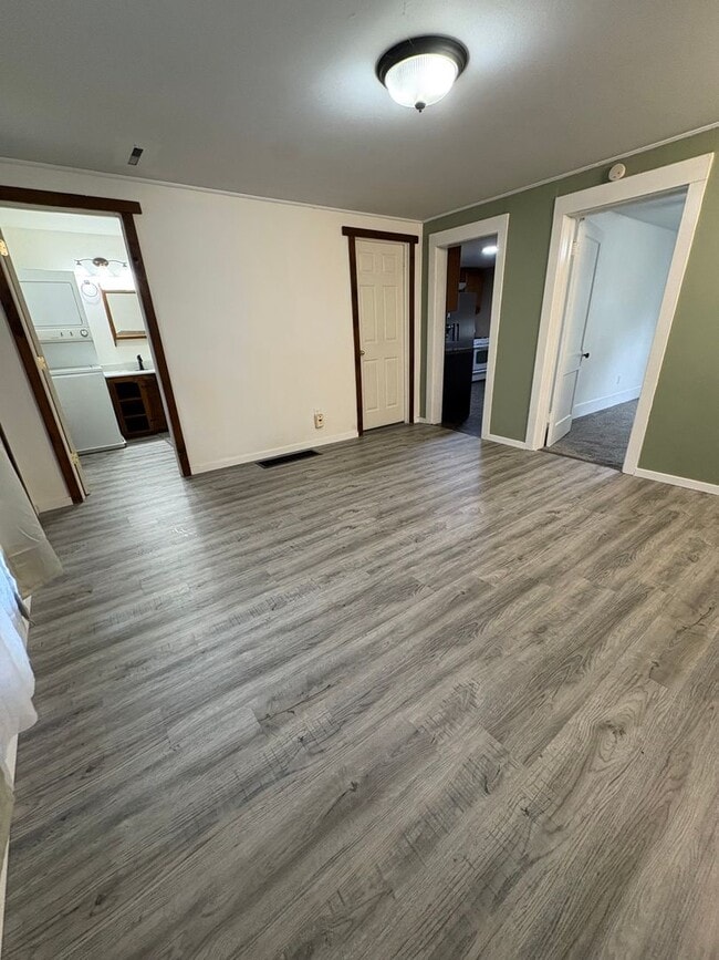 Building Photo - Charming Northside La Crosse Home