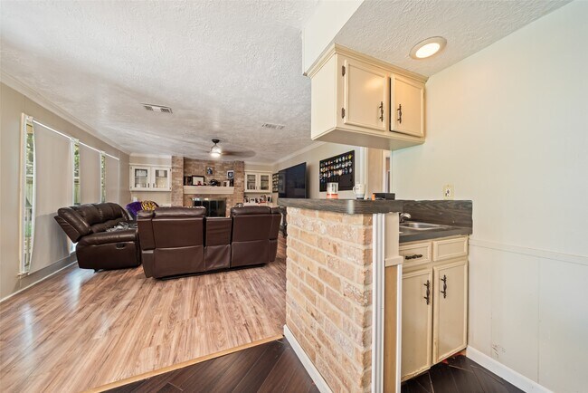 Building Photo - 715 Marne Ln